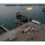 آغاز رسمی رویه ترانزیت در بندر جاسک/ ورود ۲ محموله خودرو از عمان