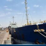 پهلودهی شناور حامل کالای اساسی ویژه ترانزیت در بندر شهید رجایی