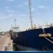 پهلودهی شناور حامل کالای اساسی ویژه ترانزیت در بندر شهید رجایی