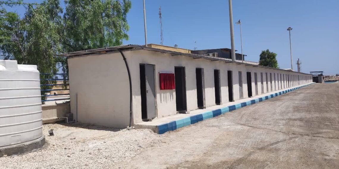 بازدید معاون توسعه دریامحور از مزارع مدرن پرورش میگو در دلوار بوشهر