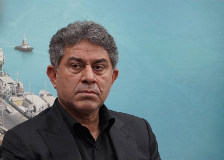 بازدید معاون وزیر راه و شهرسازی و مدیرعامل سازمان بنادر و دریانوردی از بندر بوشهر