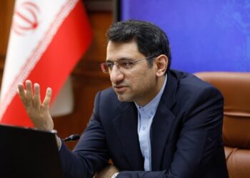 بررسی چالش‌های اقتصادی جزیره، صیانت از کسب‌وکارها در دستور کار منطقه آزاد کیش