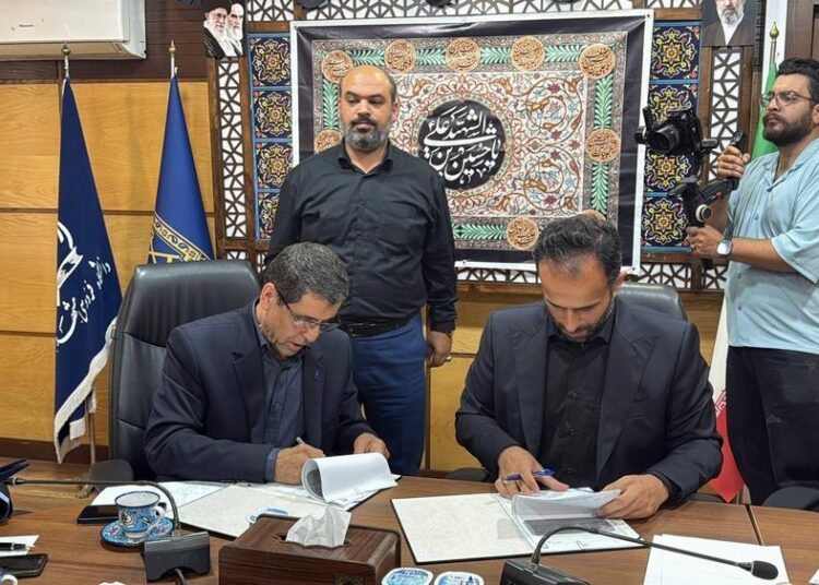 انعقاد قرارداد سرمایه‌گذاری برای ساخت رستوران و کشتی دریایی در تالاب عینک