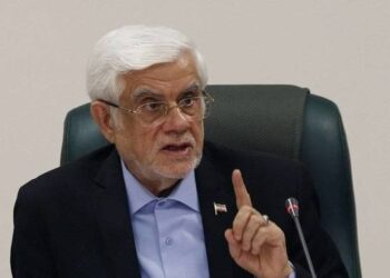 عارف: اداره تنگه هرمز حق طبیعی ایران است