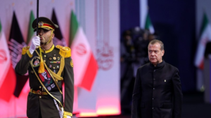 مدودف: ایران سلاحی قدرتمندتر از تنگه هرمز در اختیار دارد