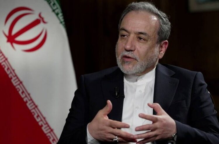اظهارات سید عباس عراقچی وزیر امور خارجه پس از بازدید از نمایشگاه اشیا به جا مانده از شهدای ناو دنا