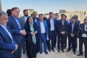 بازدید وزیر راه و شهرسازی از بندر بوشهر