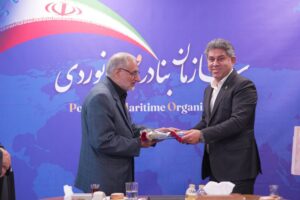 نشست صمیمانه جمعی از آزادگان سازمان بنادر و دریانوردی با مدیرعامل سازمان بنادر و‌دریانوردی