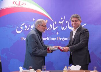 نشست صمیمانه جمعی از آزادگان سازمان بنادر و دریانوردی با مدیرعامل سازمان بنادر و‌دریانوردی