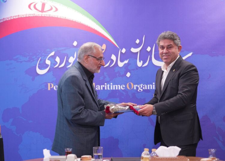 نشست صمیمانه جمعی از آزادگان سازمان بنادر و دریانوردی با مدیرعامل سازمان بنادر و‌دریانوردی