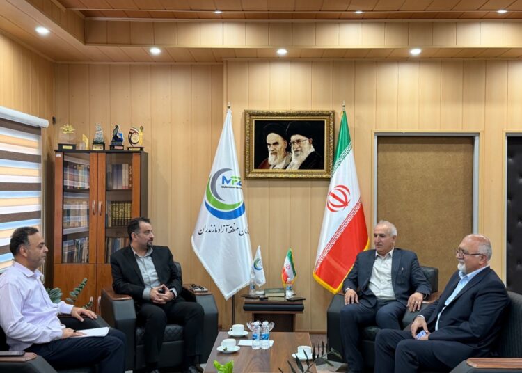 امین افقی از تقویت همکاری منطقه آزاد مازندران با اتاق بازرگانی خبر داد