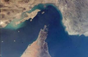 عراقچی: مسیر موقت جدید تردد در تنگه هرمز با عمان در حال تعیین است