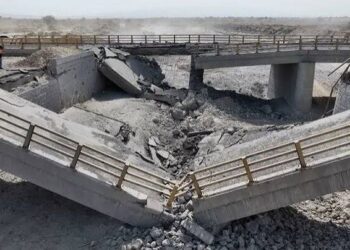 هرمزگان؛ بازسازی دو پل محور کهورستان به بندر خمیر در حال اجرا است