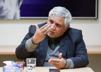 پاک آیین: تنگه هرمز برگ برنده ایران در رقابت قدرت های جهانی است
