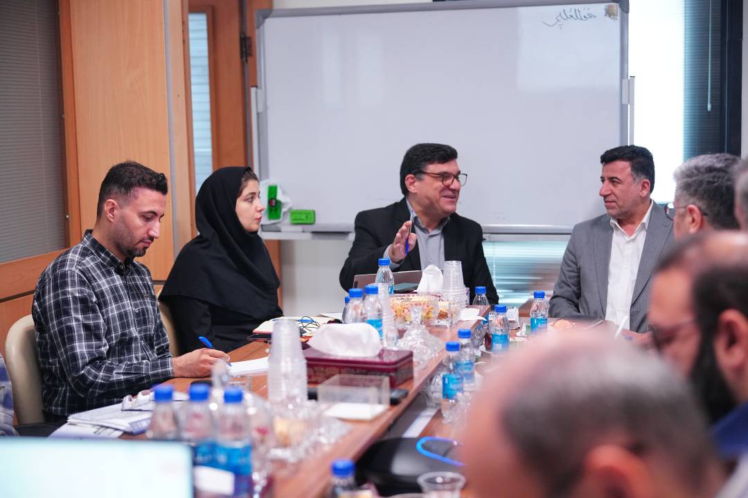  گزارش تصویری از اختتامیه دوره جامع و تخصصی آموزش مباحث، تحولات و الزامات مناطق ویژه اقتصادی بندری با حضور عادل دریس، عضو هیات عامل و معاون امور بندری و اقتصادی.