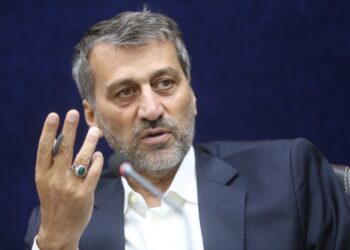 حسین فروزان: توسعه روابط اقتصادی با عراق محور فعالیت منطقه آزاد اروند باشد
